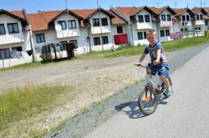 zivot-u-bosanskim-izbjeglickim-kampovima-u-21-stoljecu-18-godna-nakon-rata-zaboravljeni-od-drzave-skriveni-od-pogleda_8 (1)